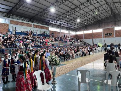 Em Virmond, Fernando Mierzva foi empossado em cerimônia realizada no Ginásio de Esportes Paulo Paliski